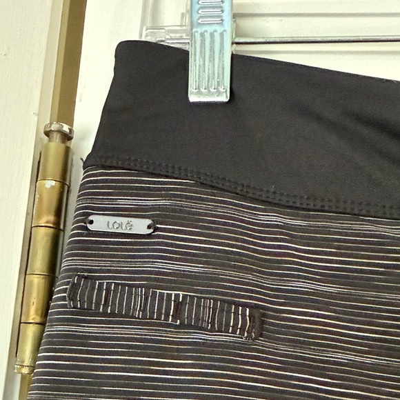 ✨ Lolë Women’s Black Striped Active Skirt Size Medium ✨ - Picture 2 of 4